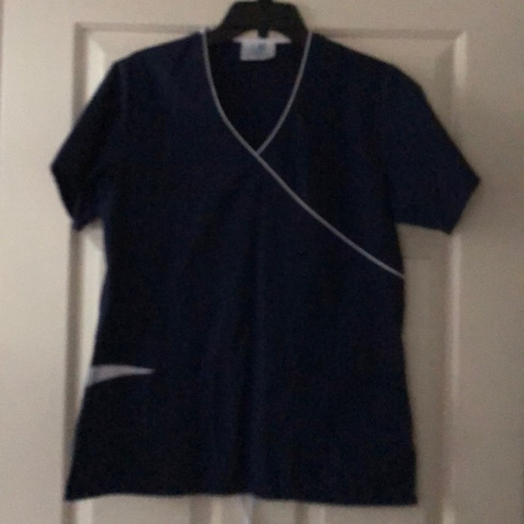 Women’s uniform scrub top - Picture 1 of 3
